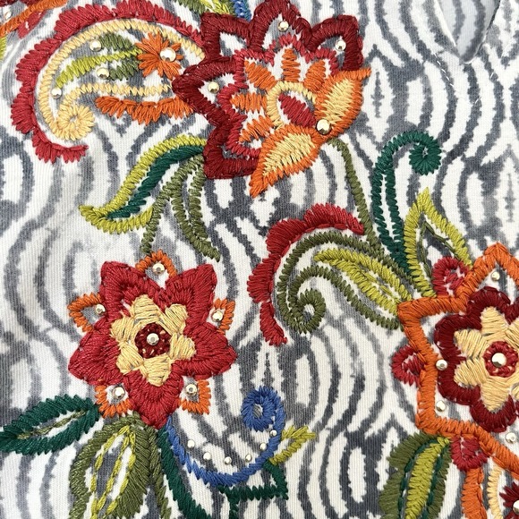 Alfred Dunner Womens Knit Top M Floral Embroidered Beaded 3/4 Sleeve Split Neck - Picture 6 of 9